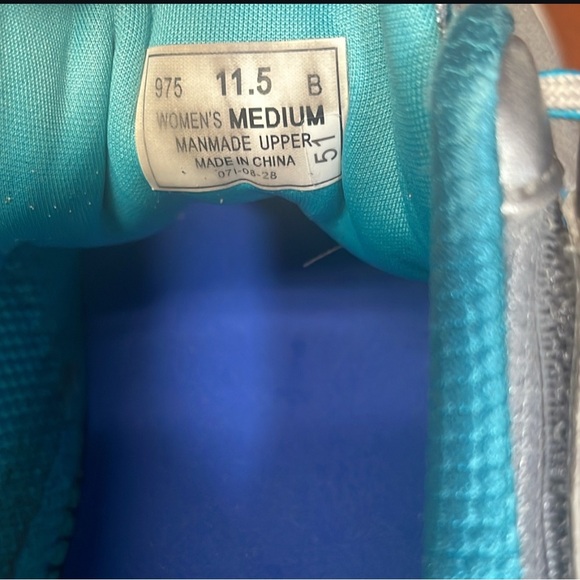 Orthofeet Verve Silver and Turquoise Athletic Shoes with Mesh Ventilation. 11.5 - Picture 5 of 9